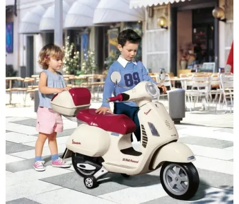 Peg Perego VESPA 12V White With Case | Ηλεκτροκίνητα παιχνίδια στο Fatsules